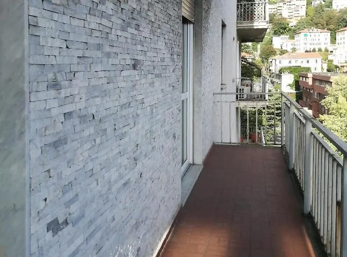 Casa Di Enri كومو
